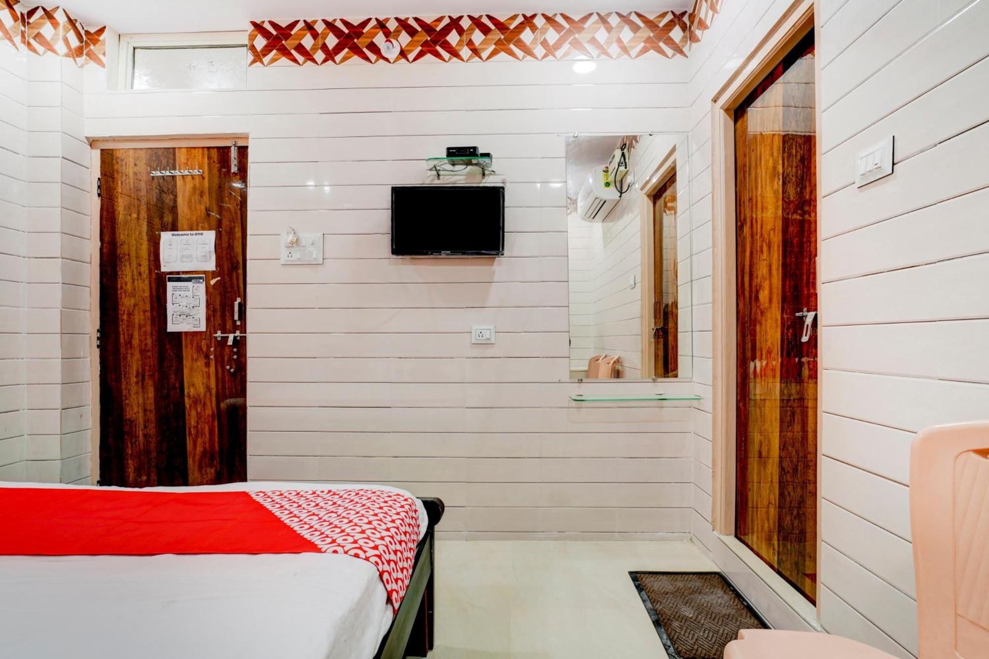 Hotel O Aroma Classic Near Nampally Main Railway Station Hyderabad Exterior foto